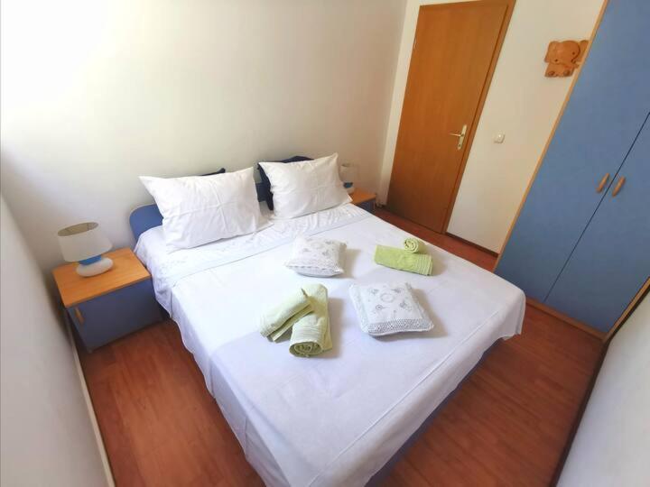Apartment Biljana Bol Exterior photo