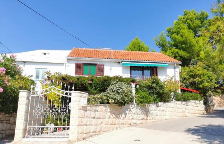 Apartment Biljana Bol Exterior photo